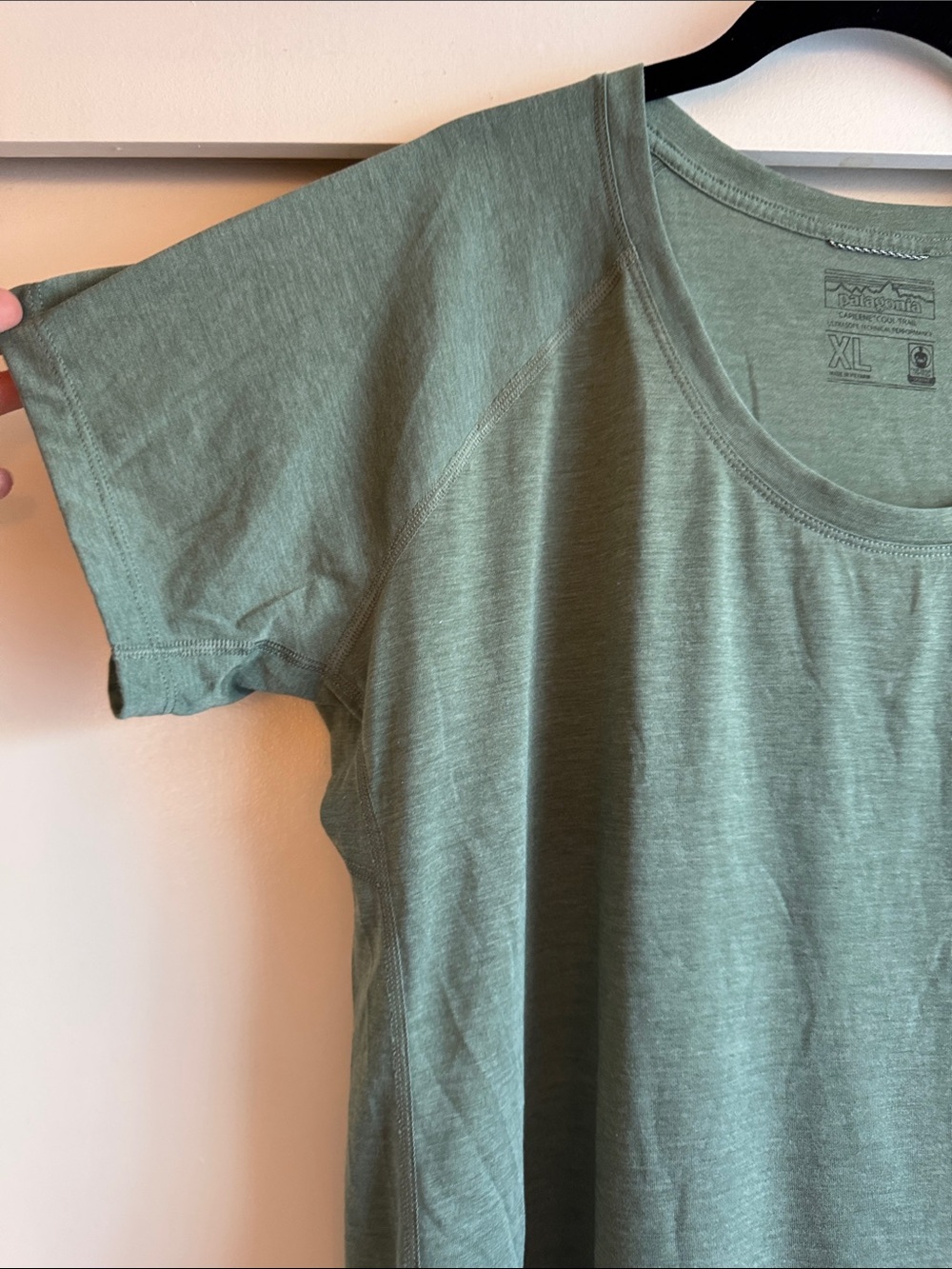 Patagonia Capilene Cool Trail Relaxed Scoop Neck Tee in Sage Green XL - Picture 5 of 12